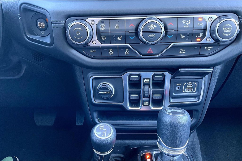 Used 2026 Jeep Wrangler Unlimited Sahara AWD/4WD image 9