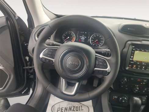 Used 2023 Jeep Renegade Latitude image 12