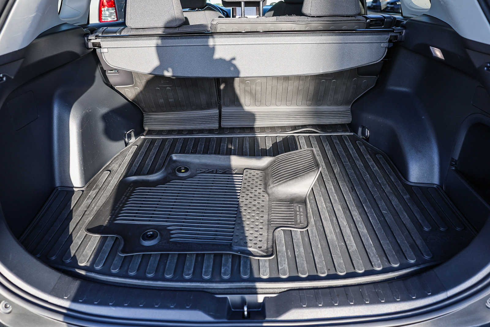 Used 2025 Toyota RAV4 LE AWD/4WD image 25