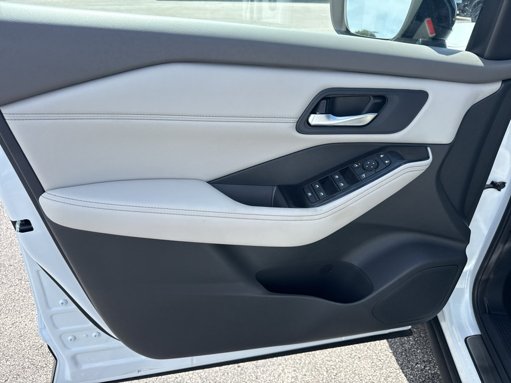 New 2026 Nissan Rogue Dark Armor AWD/4WD image 13