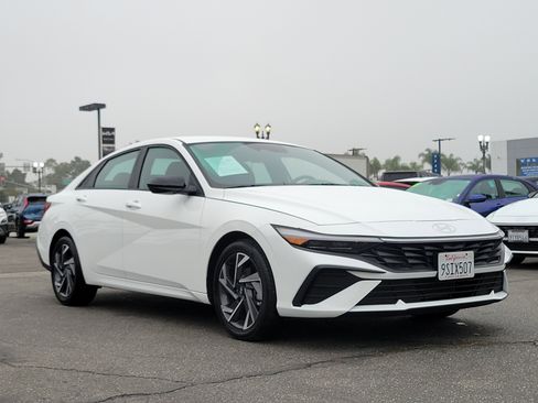 Certified 2025 Hyundai Elantra Sport w/ Cargo Package image 27