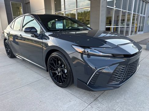 Used 2026 Toyota Camry SE w/ Convenience Package FWD image 10