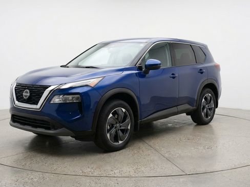 Used 2025 Nissan Rogue SV AWD/4WD image 3