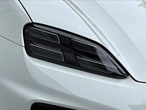 Used 2025 Porsche Macan 4 Electric image 30