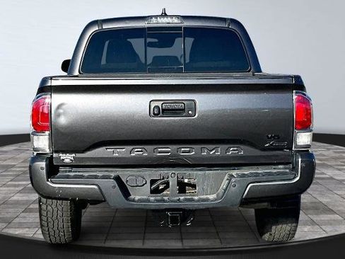 Used 2022 Toyota Tacoma TRD Sport w/ Technology Package AWD/4WD image 4