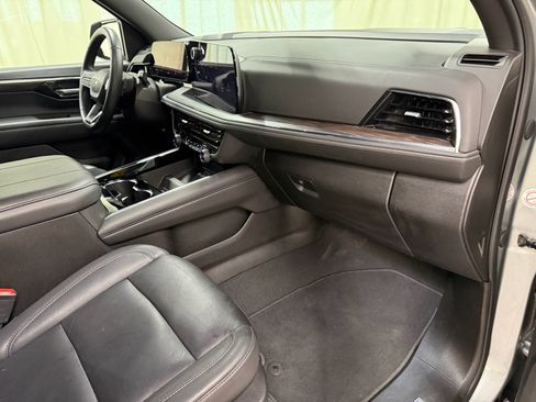 Certified 2025 Chevrolet Suburban Z71 AWD/4WD image 28