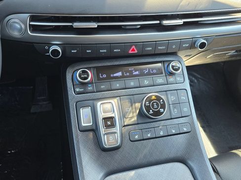 Used 2024 Hyundai Palisade Limited AWD/4WD image 16