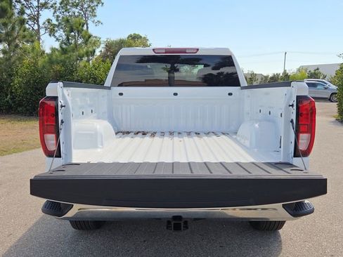 New 2026 GMC Sierra 1500 SLE image 5