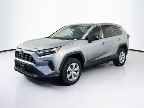 Used 2025 Toyota RAV4 LE AWD/4WD image 3
