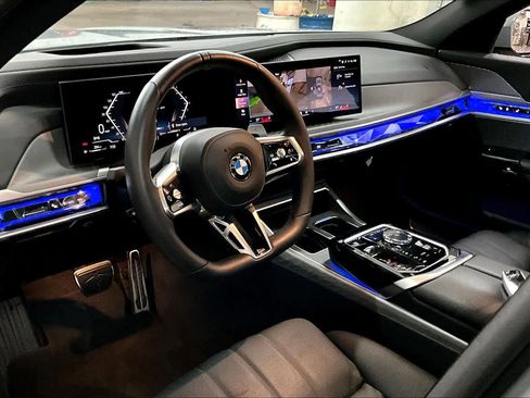 Used 2025 BMW 760i xDrive image 16