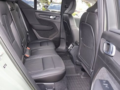 Used 2023 Volvo XC40 B5 Ultimate w/ Protection Package Premier image 17