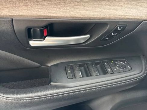 Used 2024 Toyota Grand Highlander AWD image 11