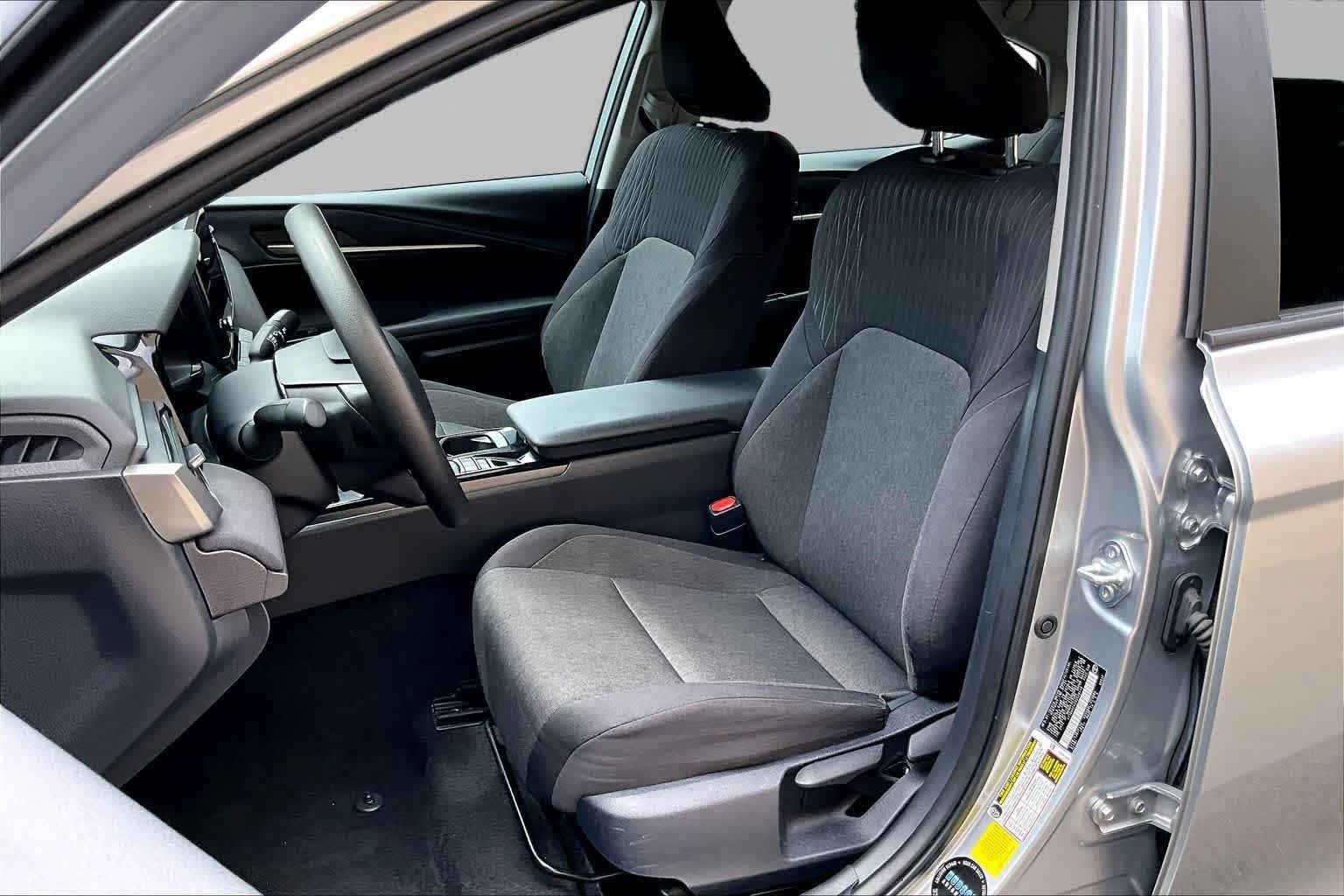 Used 2025 Toyota Camry LE FWD image 8