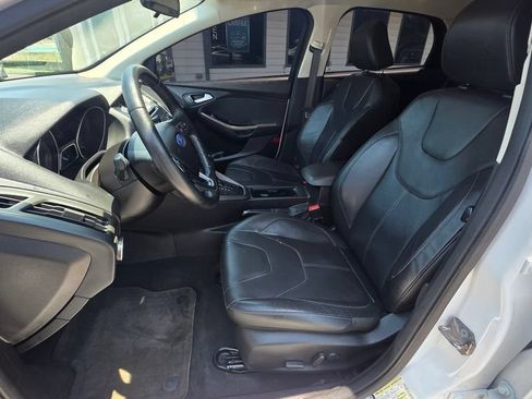 Used 2015 Ford Focus SE w/ Equipment Group 201A FWD image 10