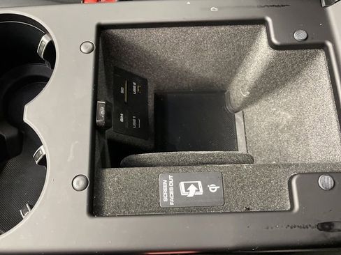 Used 2021 Porsche Macan image 11