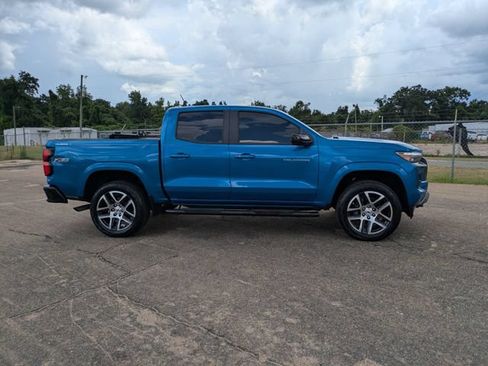 Used 2023 Chevrolet Colorado Z71 w/ Z71 Convenience Package 2 AWD/4WD image 3