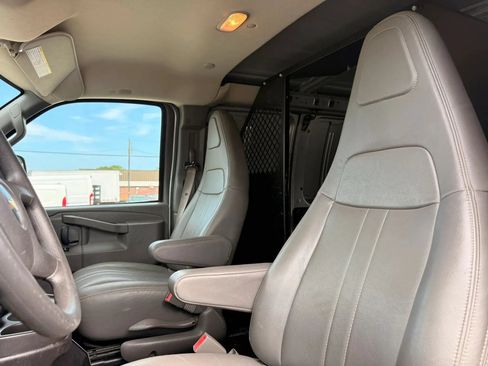 Used 2017 Chevrolet Express 2500 RWD image 13