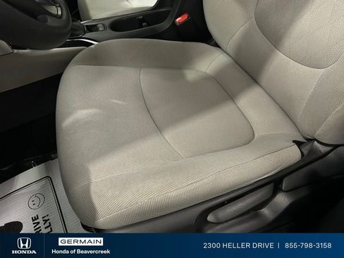 Used 2023 Toyota Corolla Cross L AWD/4WD image 19