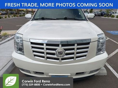 Used 2010 Cadillac Escalade AWD image 2