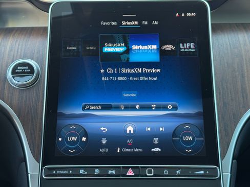 Used 2025 Mercedes-Benz GLC 350e 4MATIC image 28