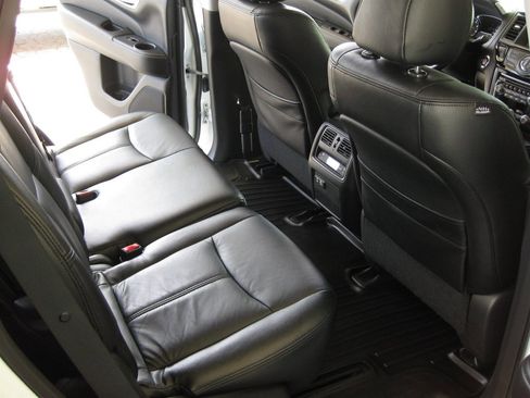 Used 2020 Nissan Pathfinder SV w/ Cargo Package FWD image 32