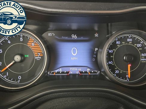 Used 2019 Jeep Cherokee Trailhawk w/ Comfort/Convenience Group AWD/4WD image 12