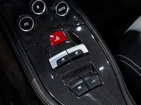 Certified 2014 Ferrari 458 Spider Base image 35