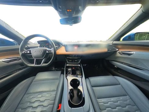 Used 2024 Audi e-tron GT Premium Plus image 64