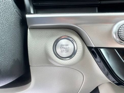 Used 2024 Kia Telluride S FWD image 19