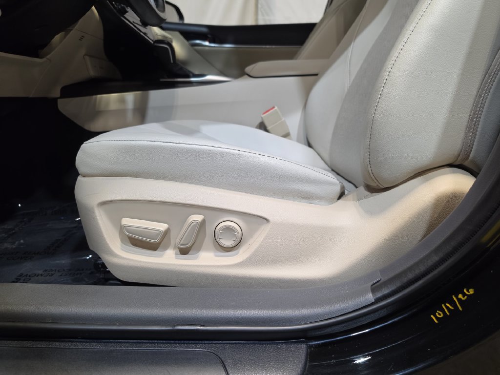 Used 2022 Toyota Camry XLE FWD image 14