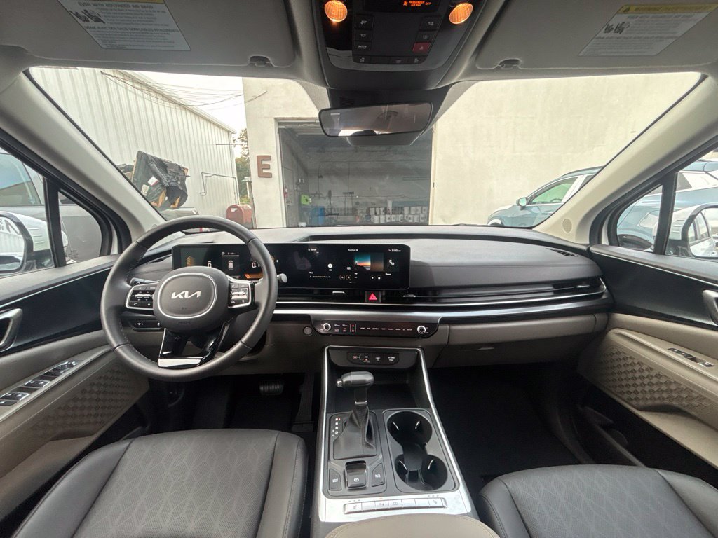 Certified 2026 Kia Carnival LX FWD image 17