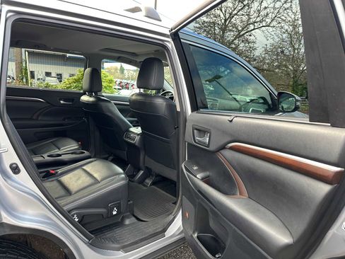 Used 2015 Toyota Highlander Limited image 13