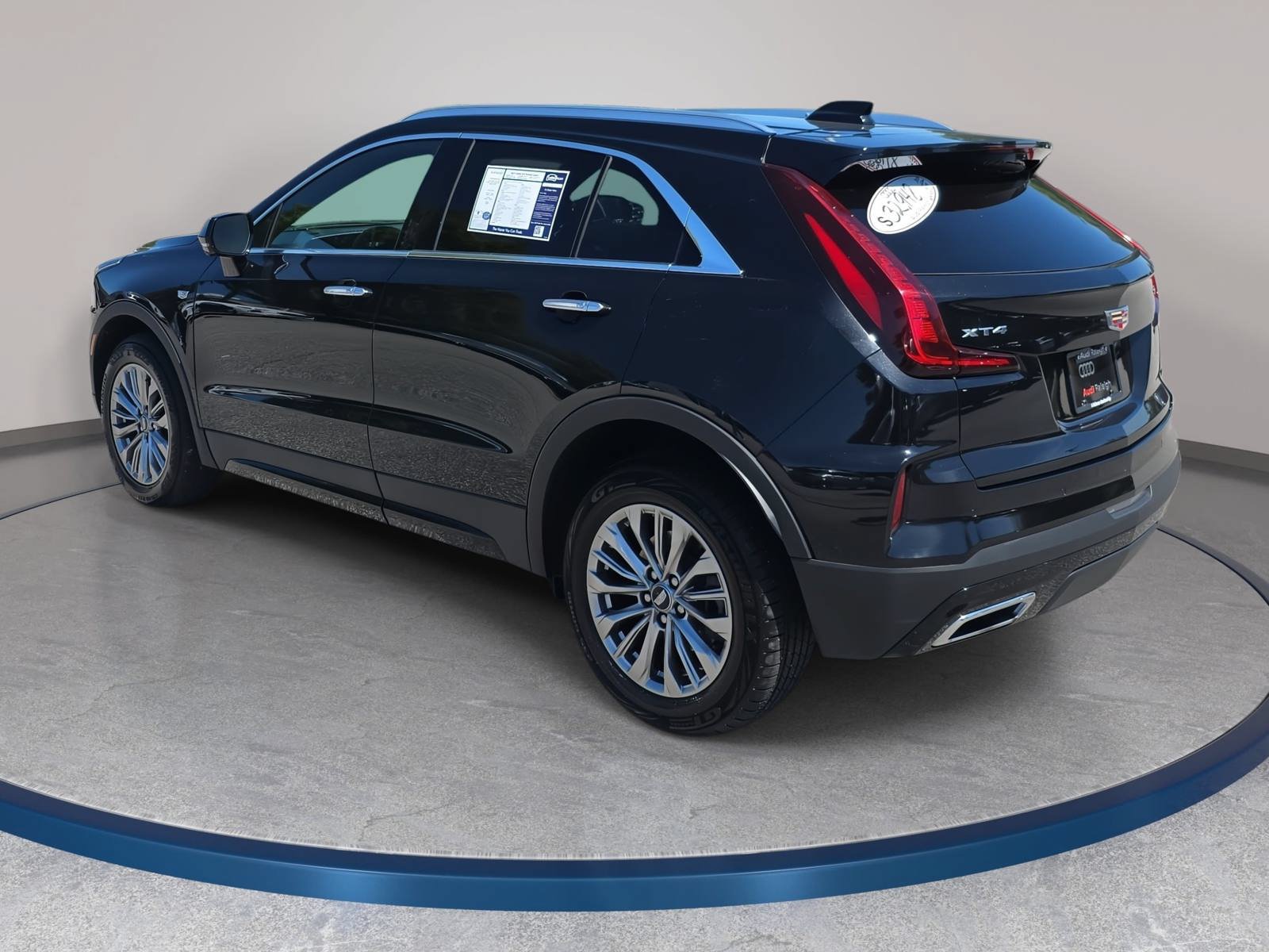 Used 2025 Cadillac XT4 Premium Luxury FWD image 7