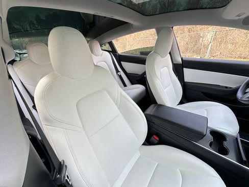 Used 2020 Tesla Model 3 Standard Range Plus image 34