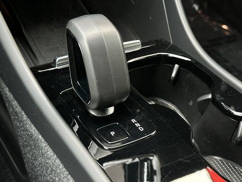 Used 2023 Volvo XC40 Recharge Ultimate w/ Protection Package Premier image 25