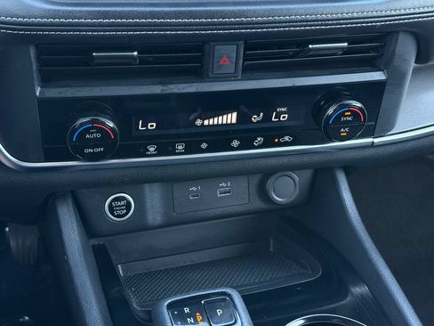 Used 2023 Nissan Rogue SV FWD image 29