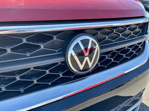 Used 2022 Volkswagen Taos SE image 30