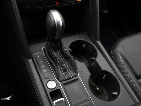 Certified 2021 Volkswagen Atlas Cross Sport SE w/ V6 Towing Package image 26