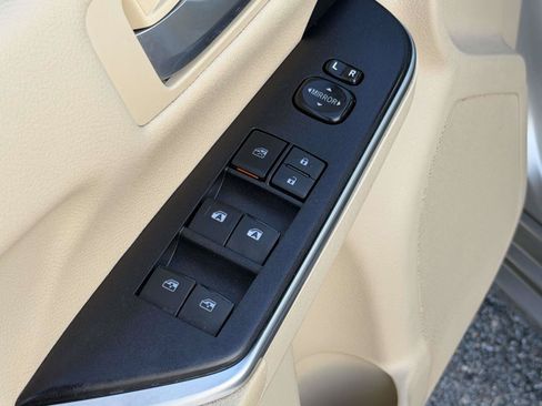 Used 2017 Toyota Camry LE FWD image 19