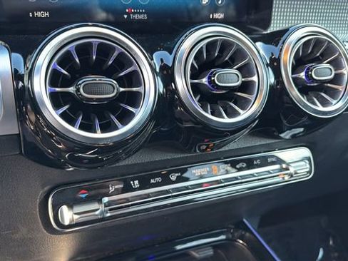 Used 2022 Mercedes-Benz GLB 250 image 31