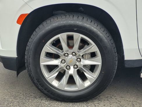 Used 2023 Chevrolet Suburban Premier image 10