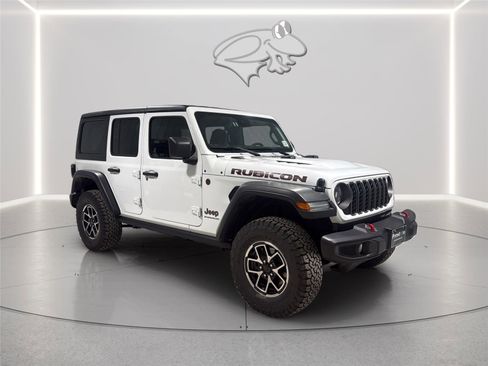Used 2025 Jeep Wrangler Unlimited Rubicon AWD/4WD image 8