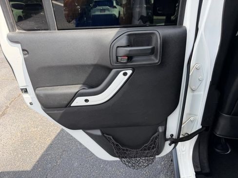 Used 2015 Jeep Wrangler Unlimited Sahara AWD/4WD image 14