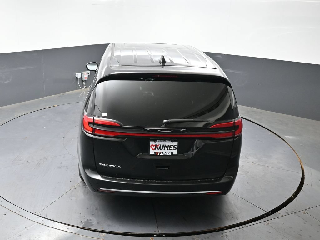 New 2027 Chrysler Pacifica Select w/ Family Tech Group FWD image 38