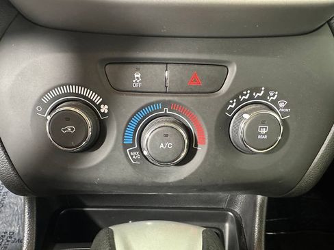 Used 2017 Jeep Cherokee Sport AWD/4WD image 28