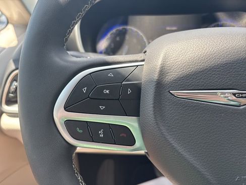 Used 2024 Chrysler Pacifica Touring-L FWD image 49