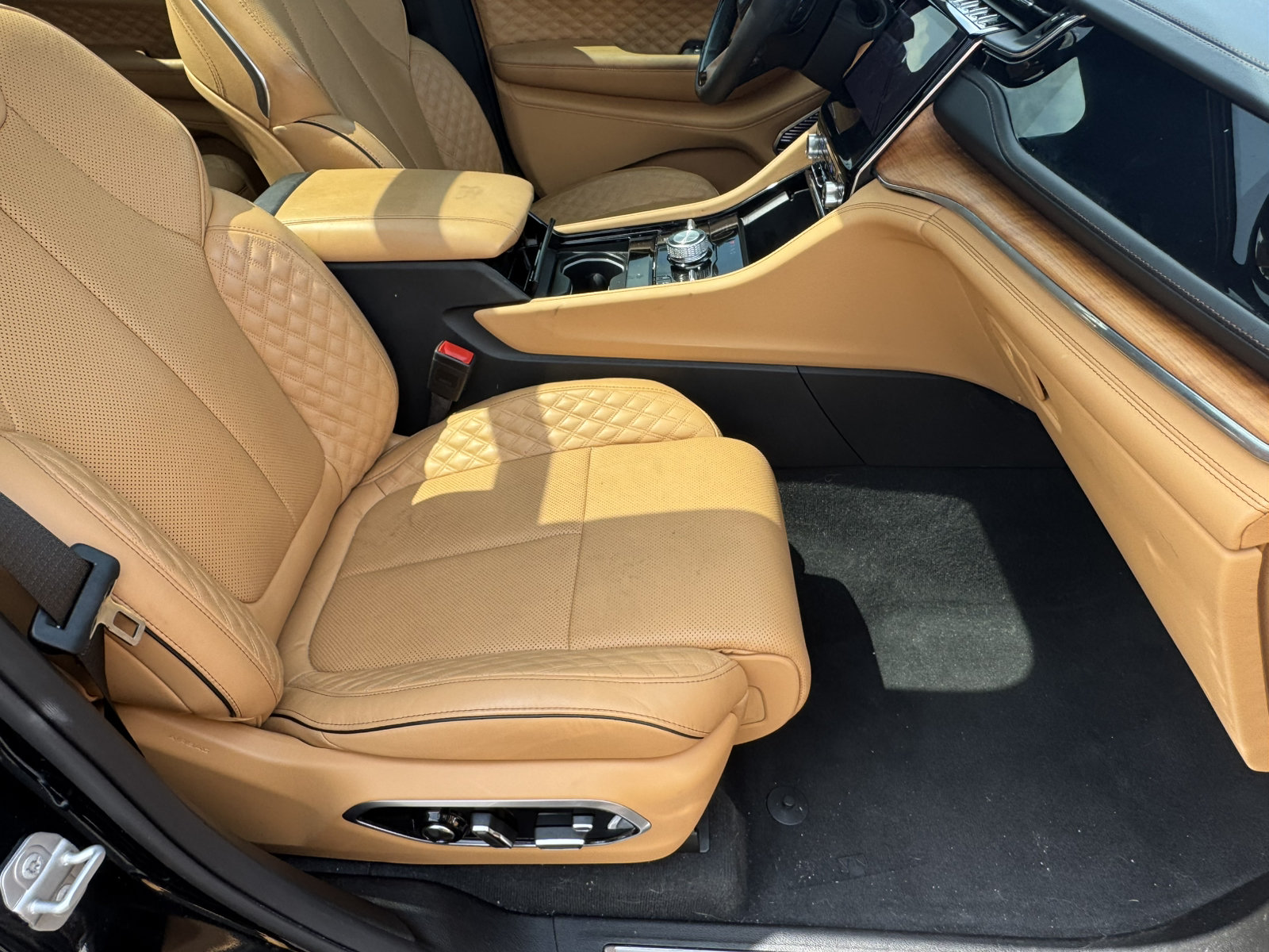 Used 2025 Jeep Grand Cherokee Summit AWD/4WD image 16