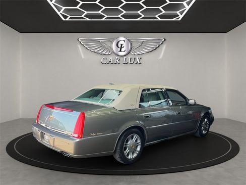 Used 2011 Cadillac DTS Luxury image 4