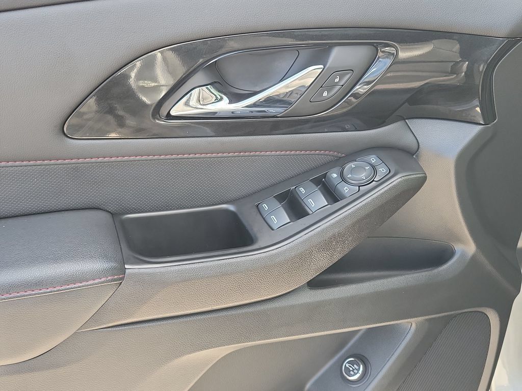 Used 2023 Chevrolet Traverse RS FWD image 21