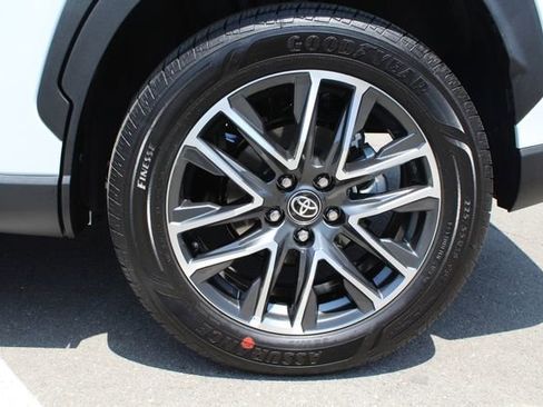 Certified 2026 Toyota Corolla Cross XLE w/ Convenience Package FWD image 25
